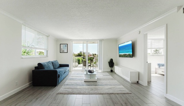 Coastal Retreat: Directly Across from Beach w/Heated Pool & 2 King Suites