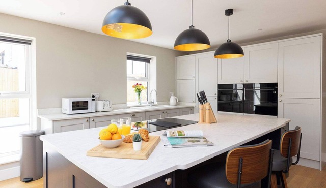 Coastal Retreat for 10 Nr Emsworth and Bosham