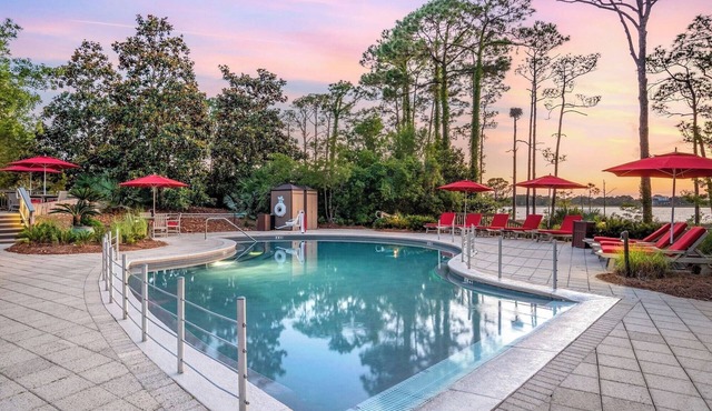 Coastal Retreat w/Bay View: 2 Full Baths & Kitchen - Near Tennis & Golf