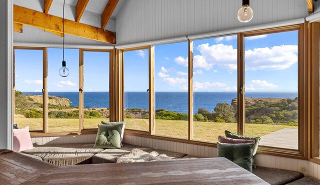 COASTAL RETREAT WITH SPECTACULAR OCEAN VIEWS 2-12 GUESTS