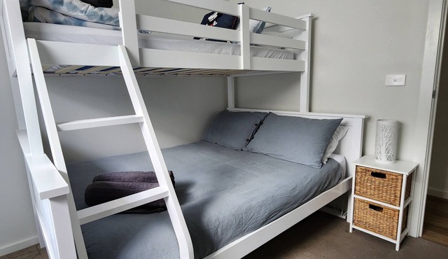 Coastal Seabreeze. Pet friendly 3 bdrm new duplex, close to beaches and shops.