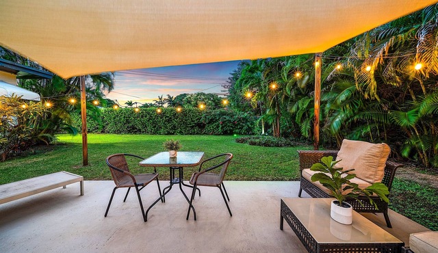 Coastal Serene Courtyard, Lush Garden, BBQ & Bar Cart – $1 Rides to Beach