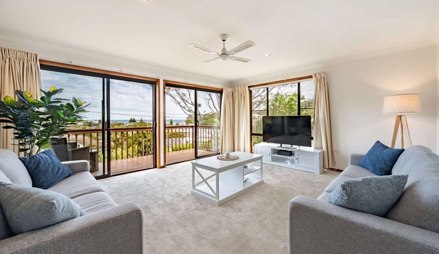 "Coastal Serenity" – Ocean Views & Close to Beach