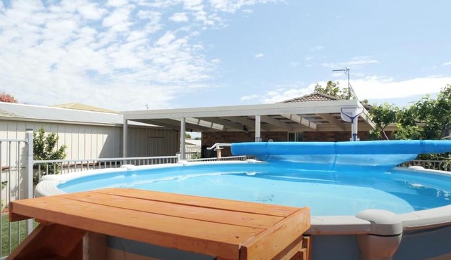 Coastal Springs - PET FRIENDLY & 200m To Beach!