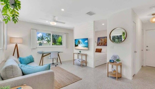 Coastal Studio Getaway|5 Min to Beach|Pool