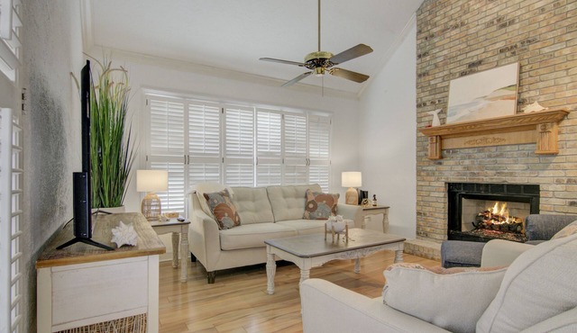 Coastal Style Townhome next to Golf Course - Sleeps up to 8