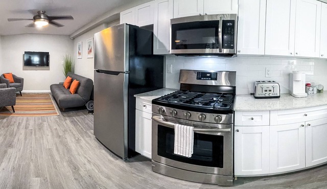 Coastal Sunset - Renovated 2bd/1ba - Central & Cozy