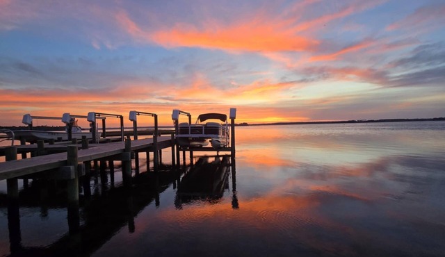 Coastal Swan 2.0nCharming waterfront 2-Queen studio in peaceful Swansboro.