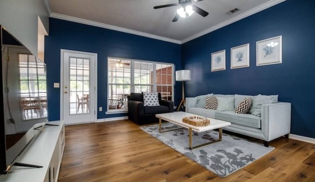 Coastal theme getaway | King Beds, Patio Arcade