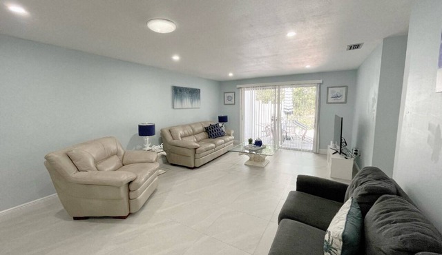 Coastal themed home near beach and airport