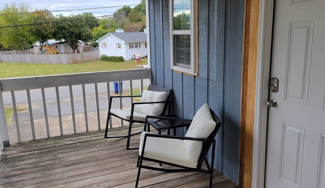 Coastal Themed studio with lots of amenities in peaceful Kernersville.
