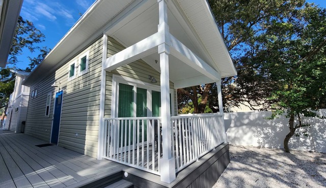 Coastal Tiny Home on Pinellas Trail w/Heated Pool! Walk or Bike to Downtown Dun