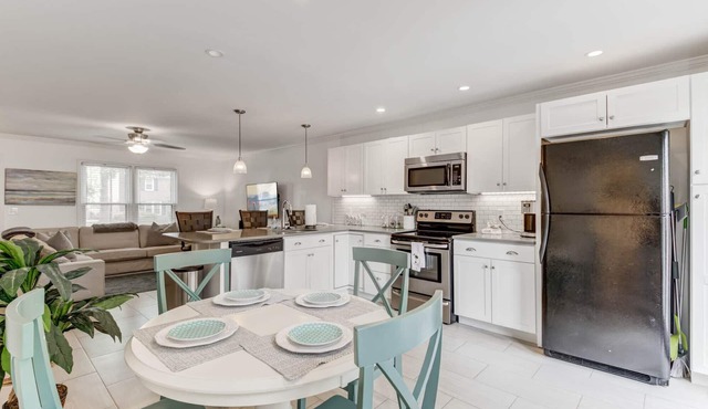 COASTAL TOWNHOUSE- IN OLD VILLAGE (CLOSE TO BEACHES, HISTORIC SITES) 3BDRM