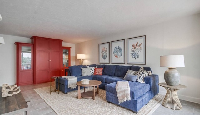 Coastal Townhouse - Close to Everything!