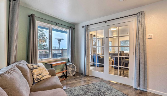Coastal-view Apartment Near Downtown Anchorage!