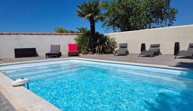 Coastal Villa in Angoulins with Pool, Close to La Rochelle & Beaches, Sleeps 6