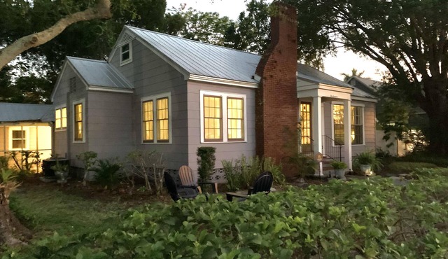 Coastal villa on Riverwalk near shopping, restaurants and Gulf beaches