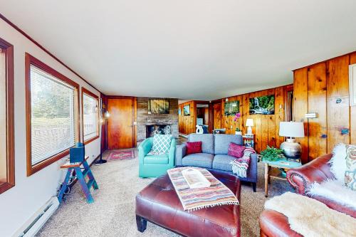 Coastal Vista Retreat