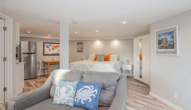Coastal Zen Cottage - Walk To Beach