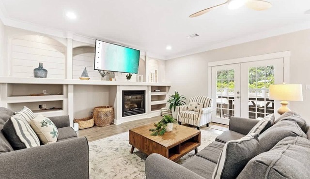 Coastal91-Free Golf Cart-Pet Friendly-Pool Table