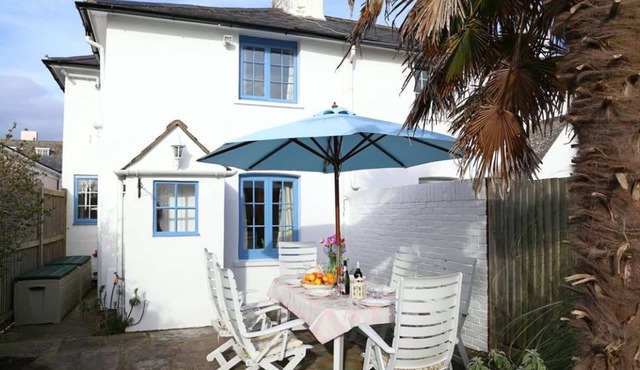 Coastguard Cottage on quiet creek in Wittering, renovated 2021, oozes character