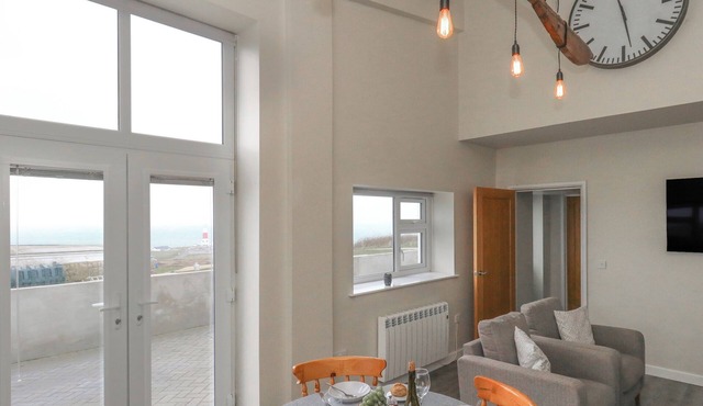 COASTGUARD VIEW, family friendly, with a garden in Portland Bill