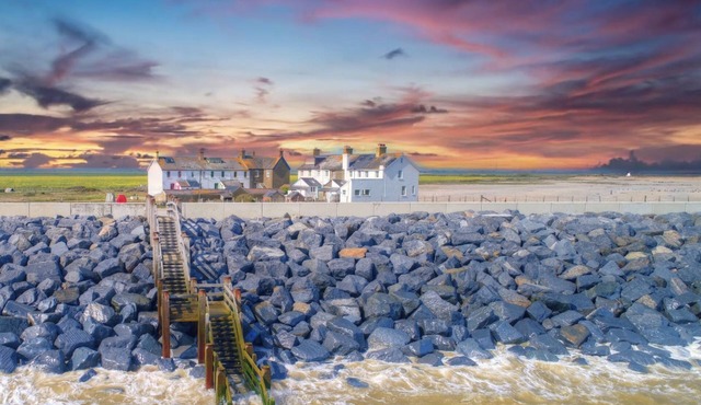 Coastguards Lookout - a cottage that sleeps 4 guests in 2 bedrooms