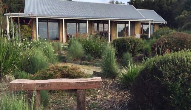 Coastline Cottage Fish Creek-Amazing coastal views and close to Wilson’s Prom