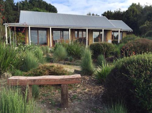 Coastline Cottage Fish Creek- close to The Prom