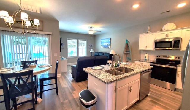 Coastline Townhome Beach Getaway - Located by The Emerald Isle Bridge
