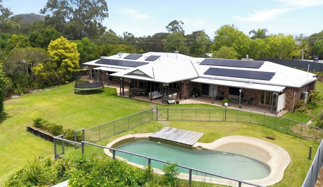 Coastview Manor - Country Serenity w/ Pool & Views