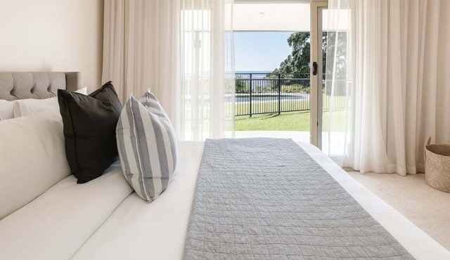 Coastview Manor - Family Hinterland Retreat