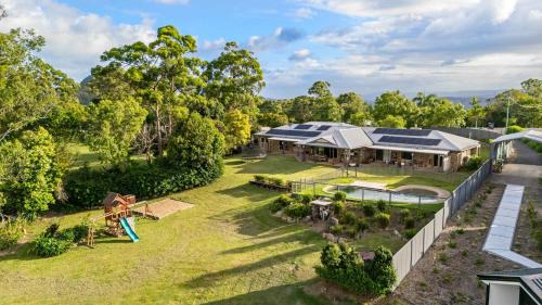 Coastview Manor - Pool Coastal & Hinterland Views