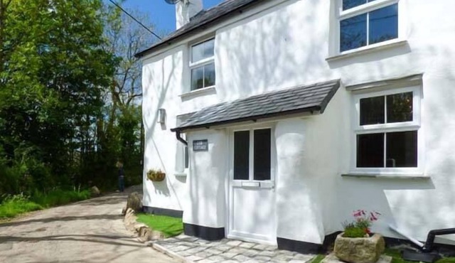 COB COTTAGE, pet friendly, luxury holiday cottage in St Columb Major