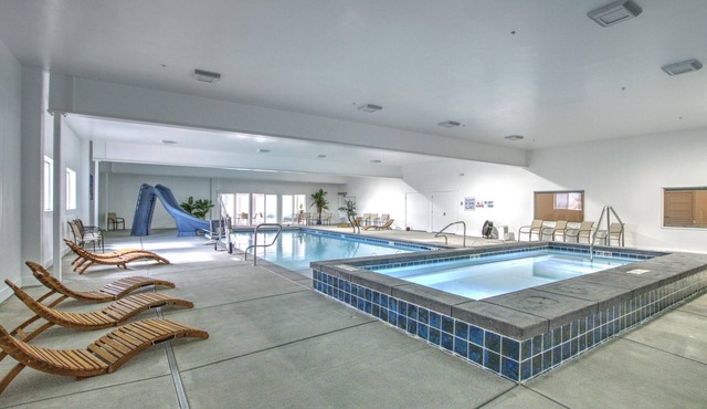 Cobalt at Waterdance-Sleeps 38-Beautiful Home in Garden City, year round pools!