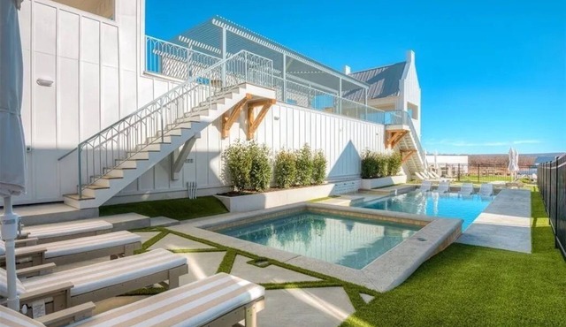 Cobalt Cottage-Heated Pool Hot Tub-perfect Oasis escape, relaxation station.