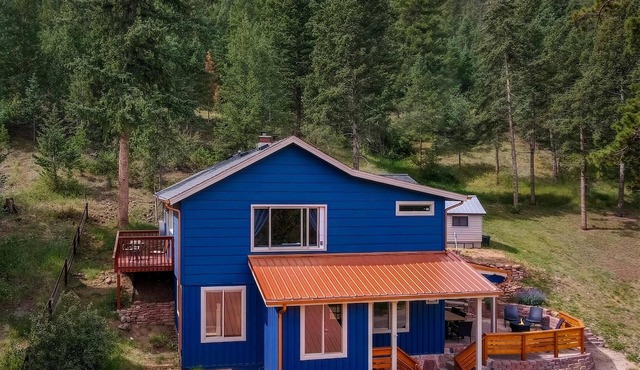 Cobalt Peak! Scenic Retreat w/Sauna & Firepit