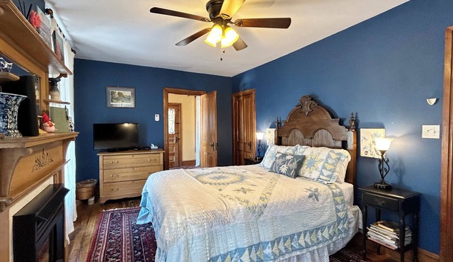 Cobalt Suite at The Amethyst Inn B&B, jacuzzi, fireplace, gourmet breakfast