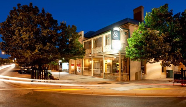 Cobb & Co Court Boutique Hotel