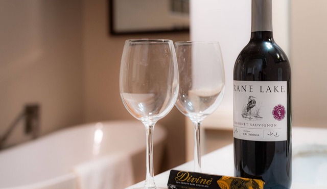 Cobb Mountain Chalet King Size Suite