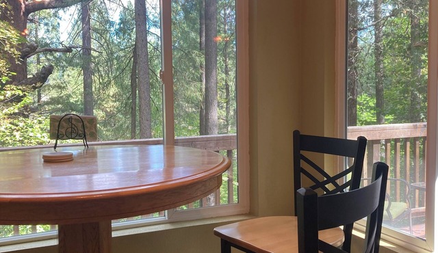 Cobb Tree House; Charming 1-bedroom cabin.