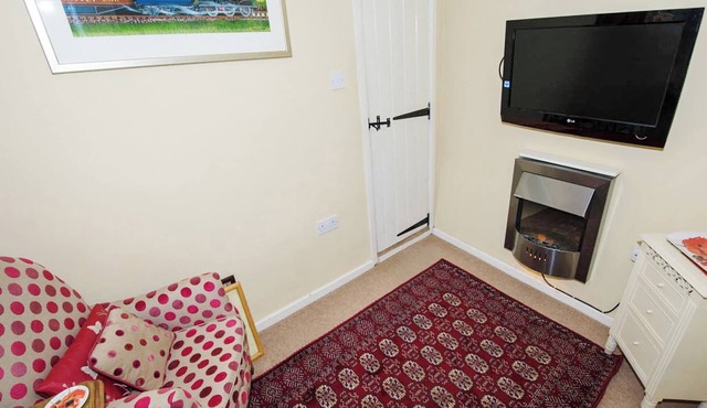 Cobble Cottage30c - UKC2846