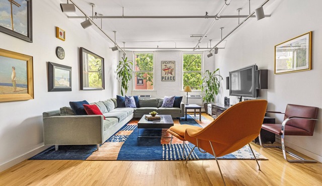 Cobble Hill luxury apartment with dedicated workspace and chefs kitchen