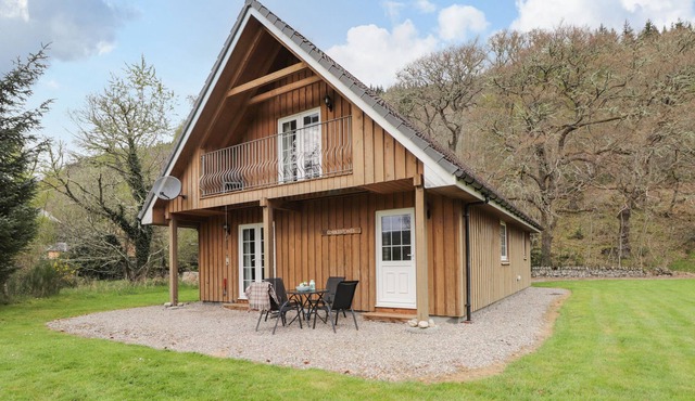 COBBLE STONES, family friendly, with a garden in Strathpeffer