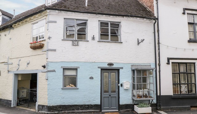 COBBLERS COTTAGE, romantic in Upton Upon Severn