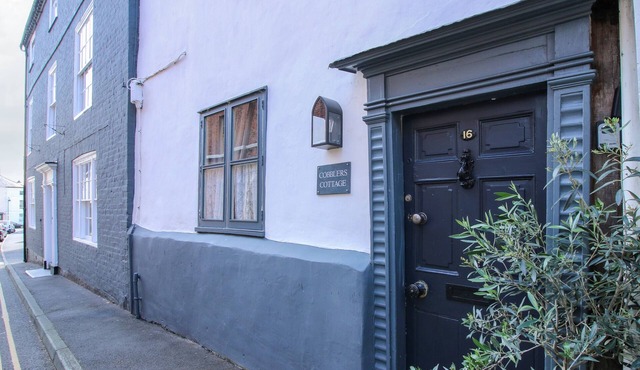 COBBLERS COTTAGE, pet friendly in Whitchurch