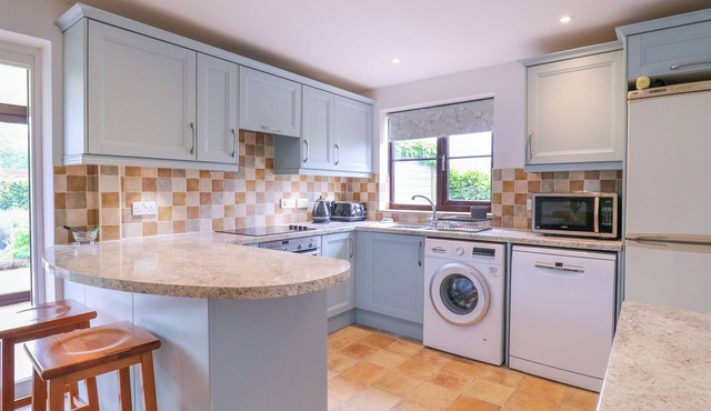 COBBLERS COTTAGE, pet friendly, with a garden in Ditchingham