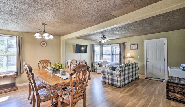 Cobblestone Cottage - 10 Mi to Pomme de Terre!