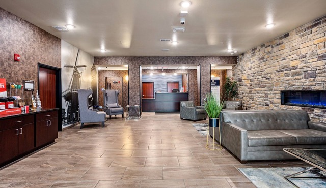 Cobblestone Hotel & Suites-Little Chute