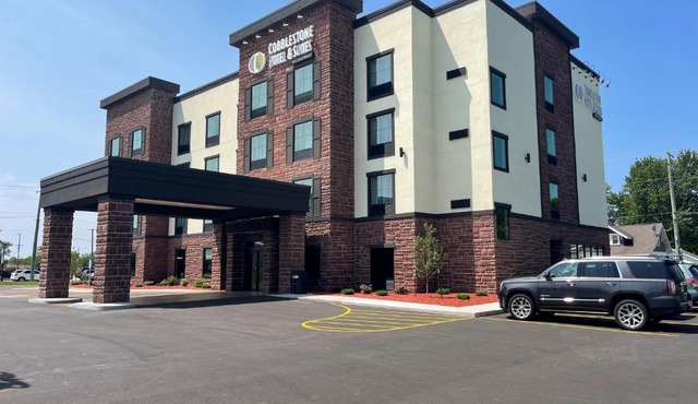Cobblestone Hotel & Suites - Little Chute